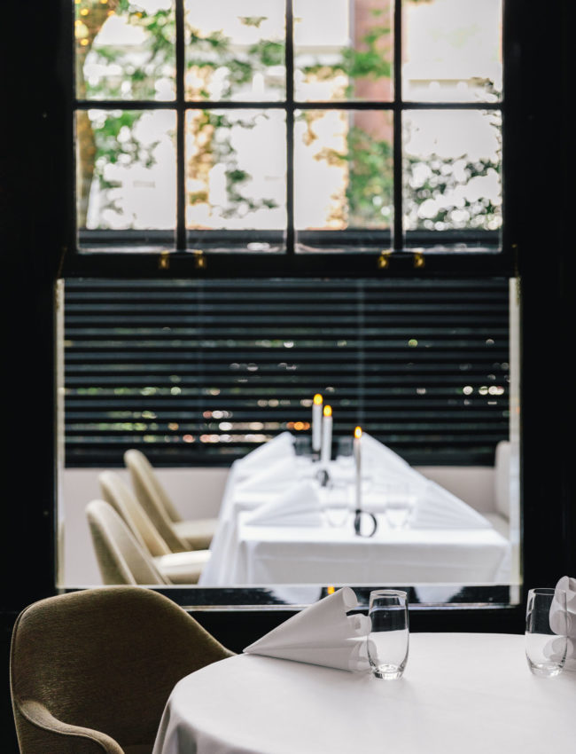 Interior Michelin Star Restaurant Vinkeles